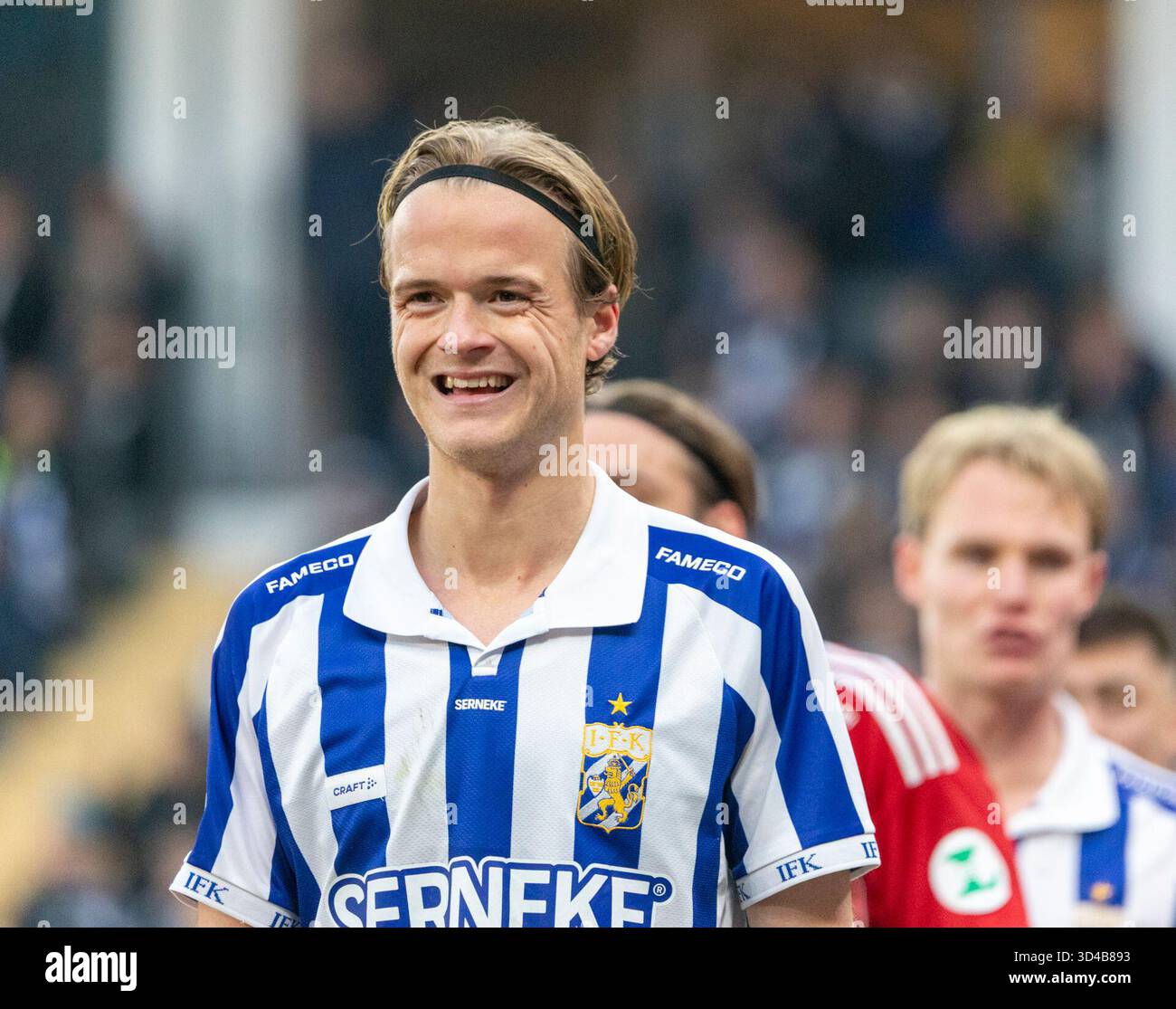 Gothenburg, Svezia. 9 novembre 2025.Gothenburg, Svezia. 9 novembre 2025. Giocatore dell'IFK Gothenburg, August Erlingmark (3) prima dell'angolo per l'IFK Gothenburg nel primo tempo della partita tra l'IFK Gothenburg e l'IFK Norrköping nell'Allsvenskan svedese. Crediti: Per Ljung/Alamy Live News crediti: Per Ljung/Alamy Live News Foto Stock