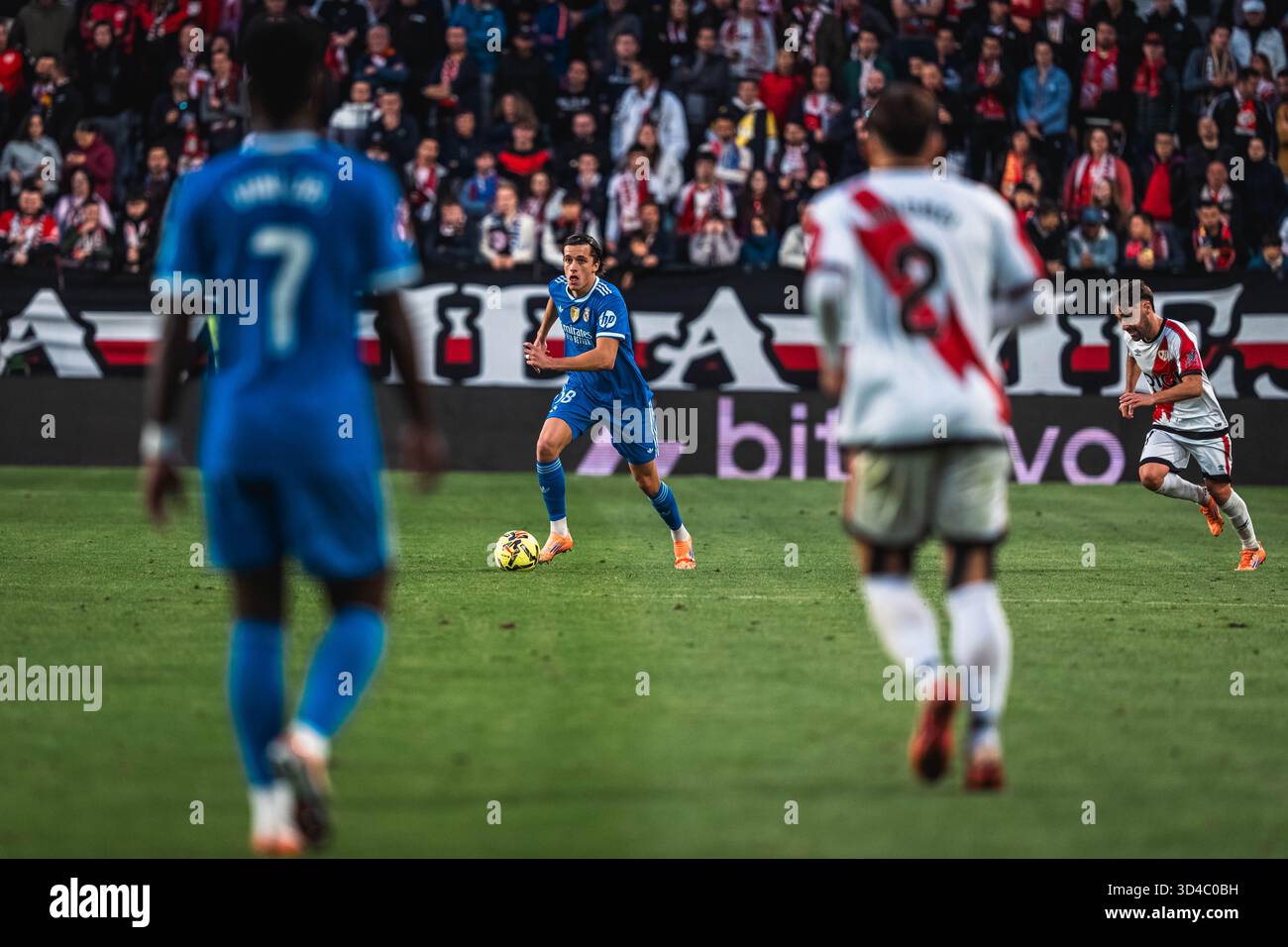 Madrid, Espagne. 9 novembre 2025. Alvaro Carreras del Real Madrid durante il campionato spagnolo di LaLiga partita di calcio tra Rayo Vallecano e Real Madrid CF il 9 novembre 2025 all'Estadio de Vallecas di Madrid, Spagna - foto Alexandre Martins/DPPI credito: DPPI Media/Alamy Live News Foto Stock
