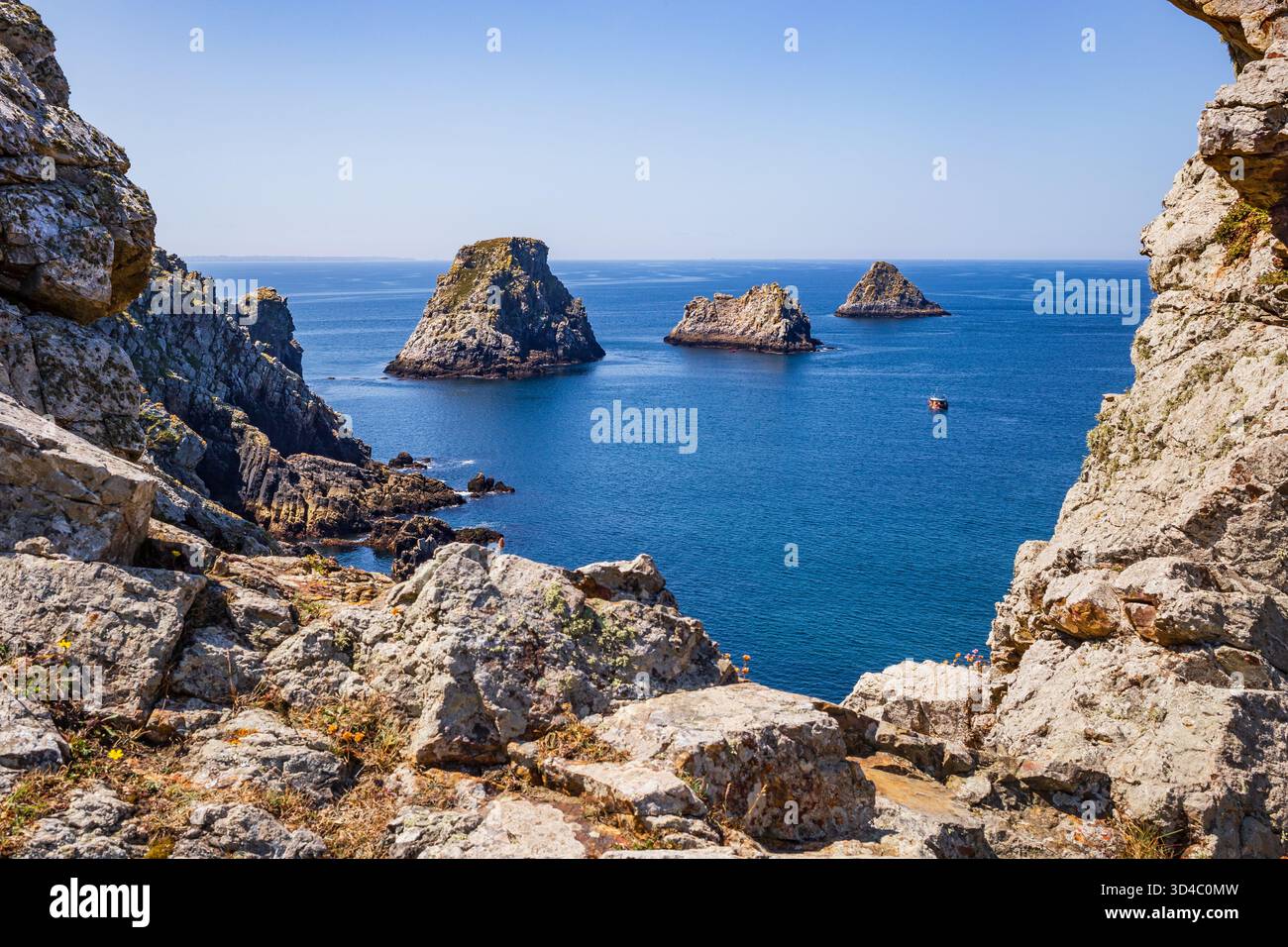 Le rocce di Pointe de Pen-Hir (Beg Penn Hir) nella penisola di Crozon, Camaret-sur-Mer, dipartimento del Finistère in Bretagna, Francia Foto Stock
