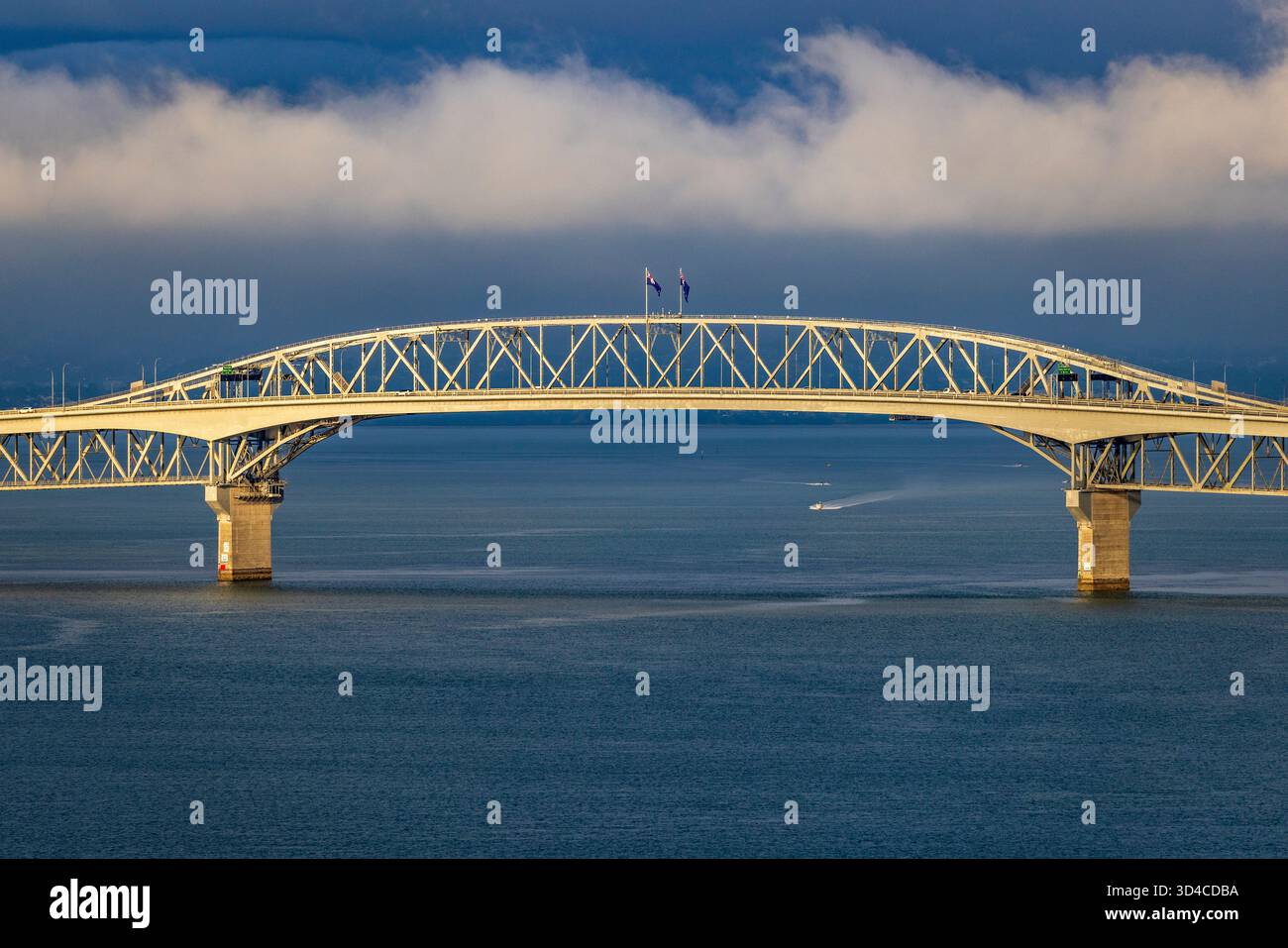 L'Harbour Bridge al sole del mattino, Auckland, nuova Zelanda Foto Stock