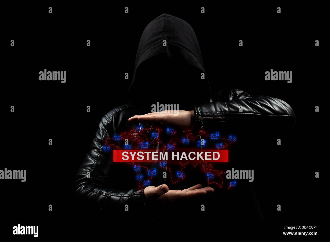 Avvicinati a un hacker senza volto incappucciato nell'ombra che tiene in mezzo alle sue mani un avvertimento di sistema violato con il concetto di phishing Foto Stock