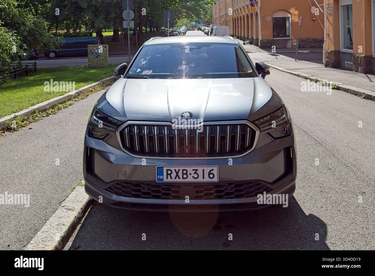 Vallila, Helsinki, Finlandia - 13 agosto. 2025: Skoda Kodiaq II 1,5 TSI mHEV (2024) veicolo parcheggiato. Foto Stock