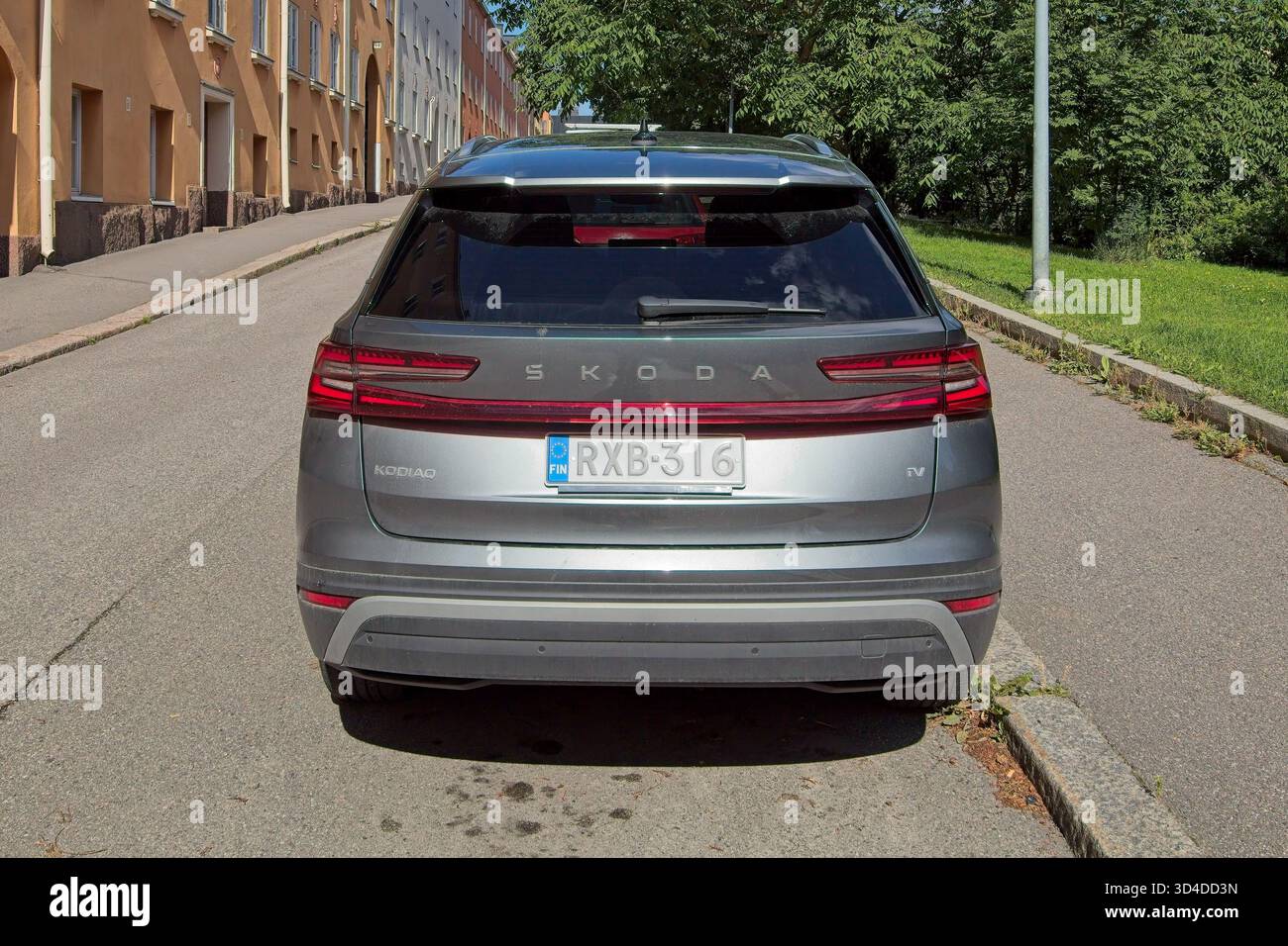 Vallila, Helsinki, Finlandia - 13 agosto. 2025: Skoda Kodiaq II 1,5 TSI mHEV (2024) veicolo parcheggiato. Foto Stock