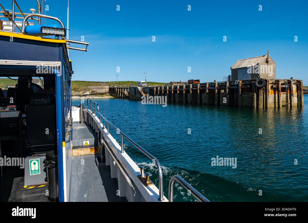 Orkney Ferries traghetto Charles Ann II in arrivo al molo Papa Westray, Isole Orcadi, Scozia, Regno Unito Foto Stock