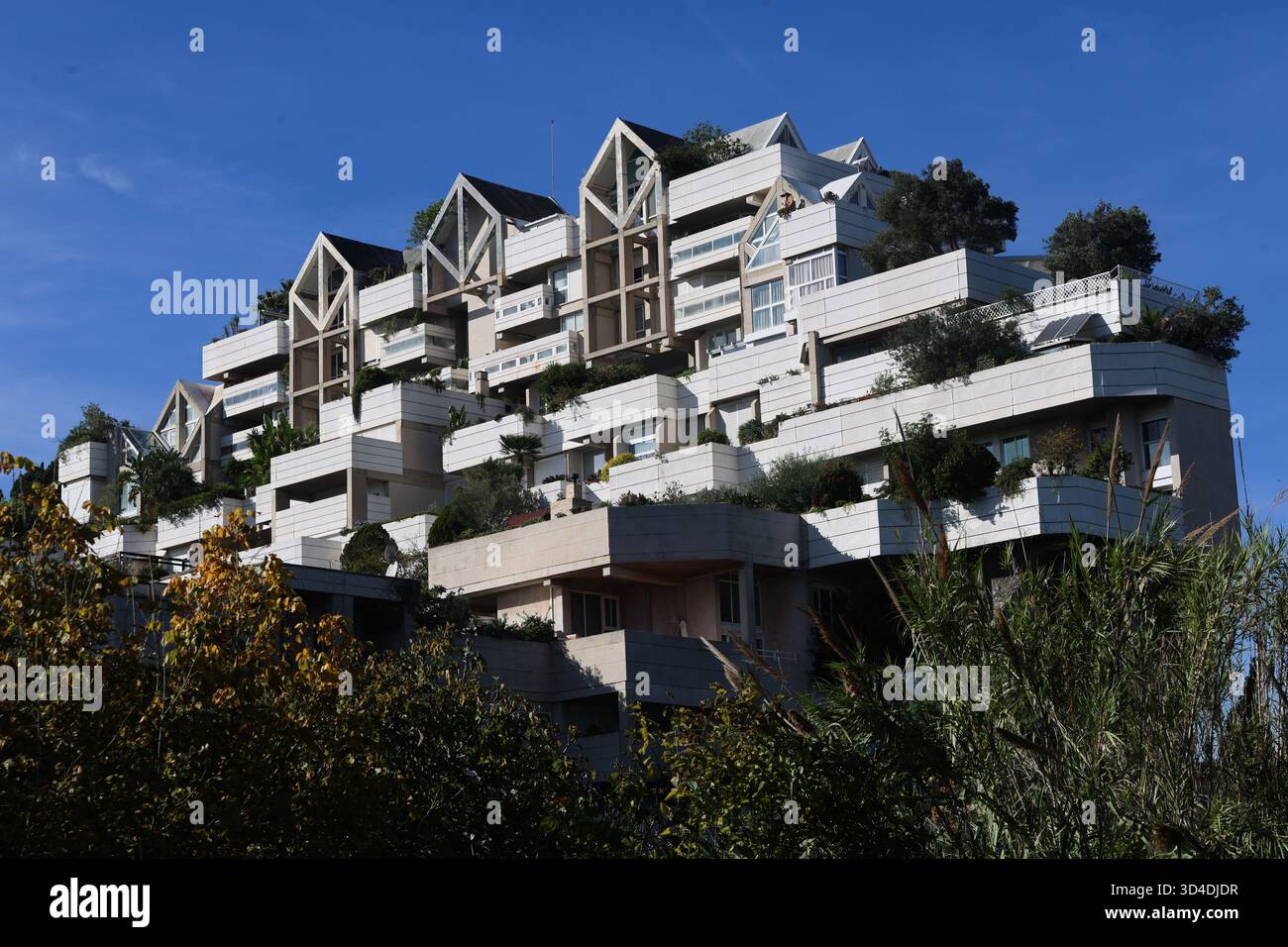 L'edificio Espai Verd di Valencia è stato progettato da Antonio Cortés Ferrando. Costruito negli anni '1980, è un esempio unico di architettura sostenibile Foto Stock