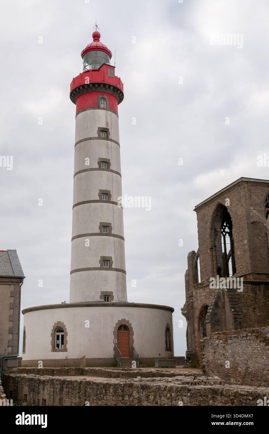 Faro di Saint-Mathieu, penisola di Saint-Mathieu, Plougonvelin, Finistere (29), Bretagna, Francia Foto Stock