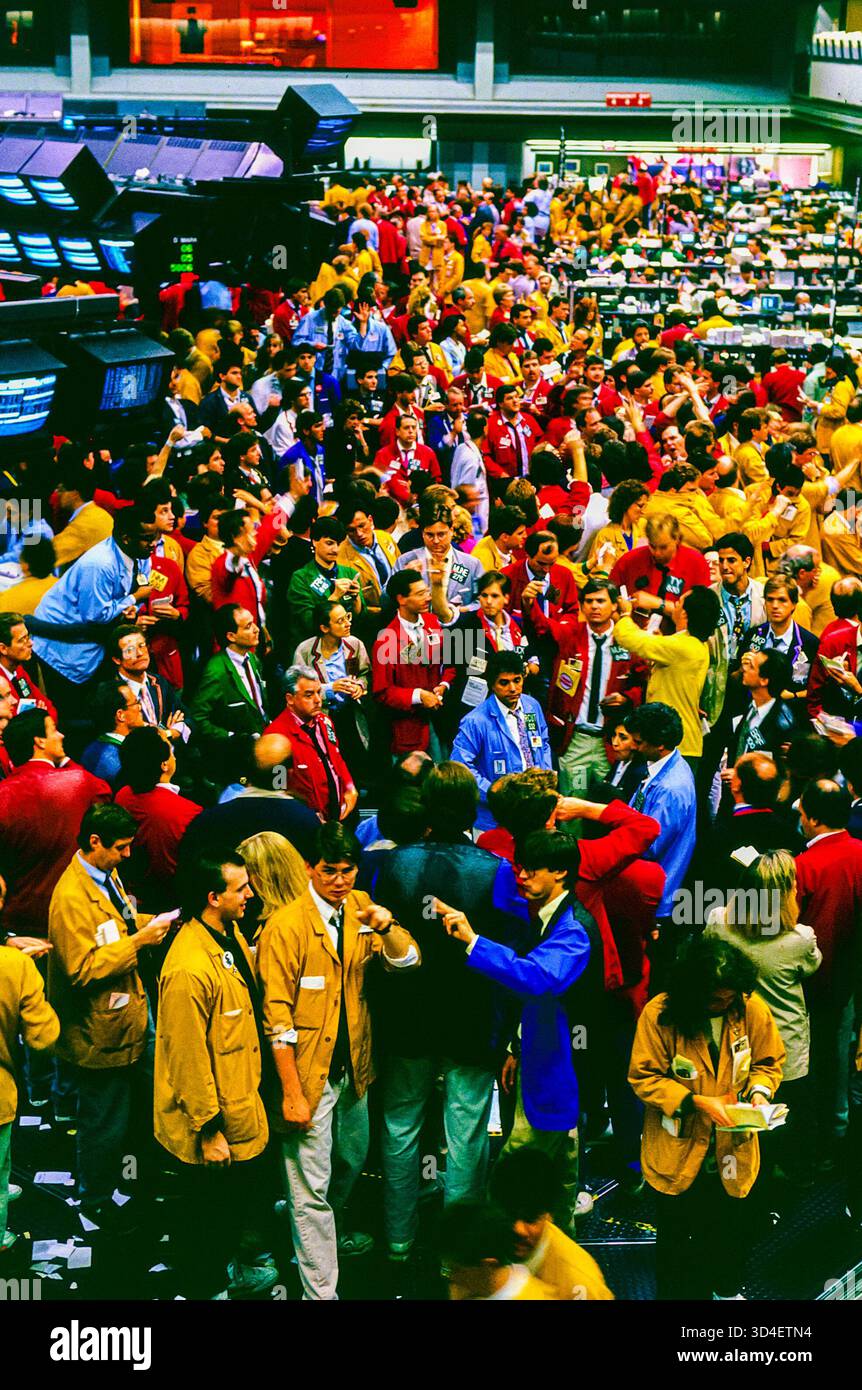 Chicago, il, Stati Uniti, High Angle View, grande affluenza di persone, stock Traders, che lavorano alla Borsa Mercantile di Chicago » Floor (foto archivio) mercato cerealicolo chicago Foto Stock