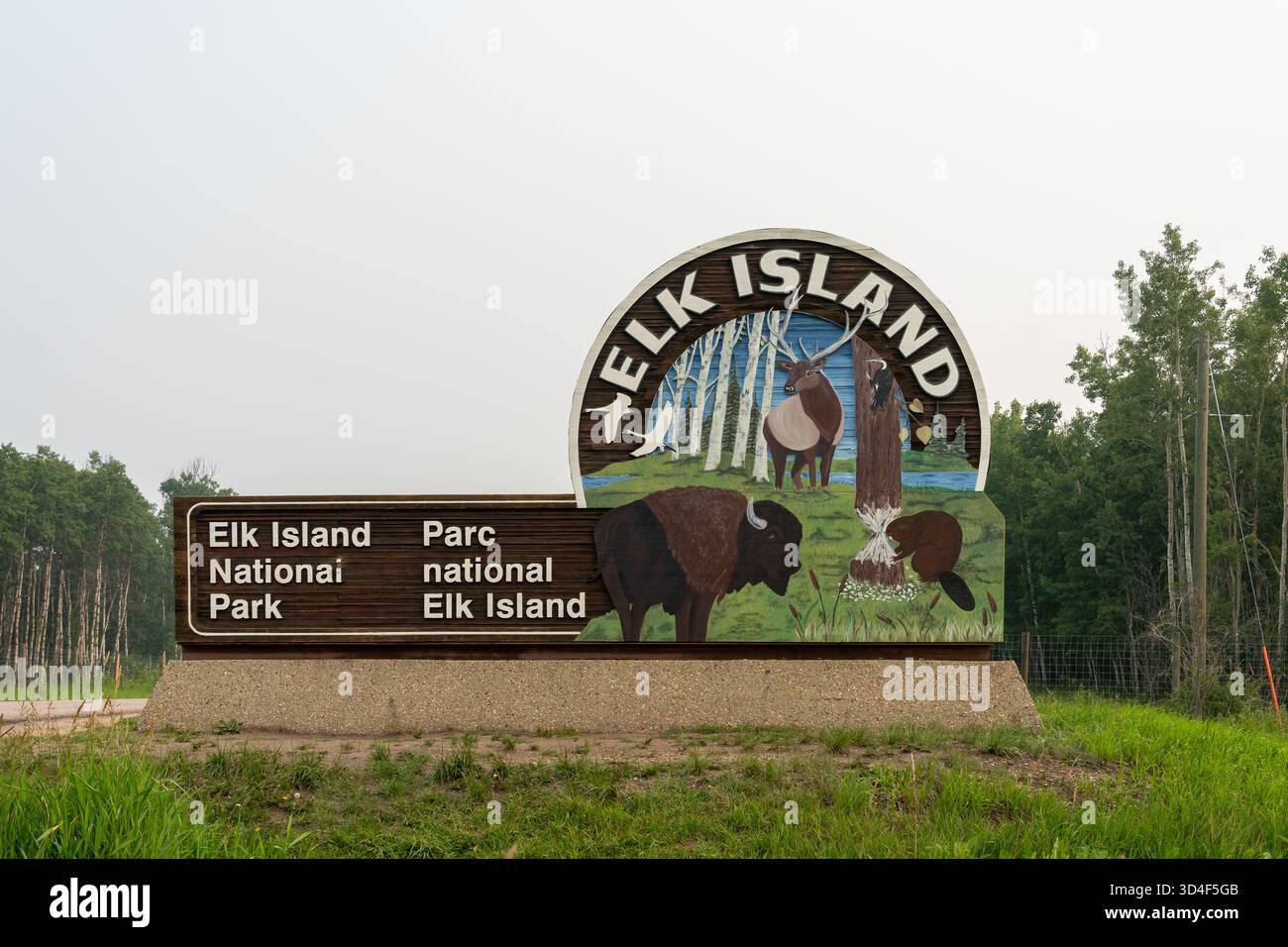L'insegna del parco nazionale di Elk Island è visibile ad Alberta, Canada, il 15 luglio 2023 Foto Stock
