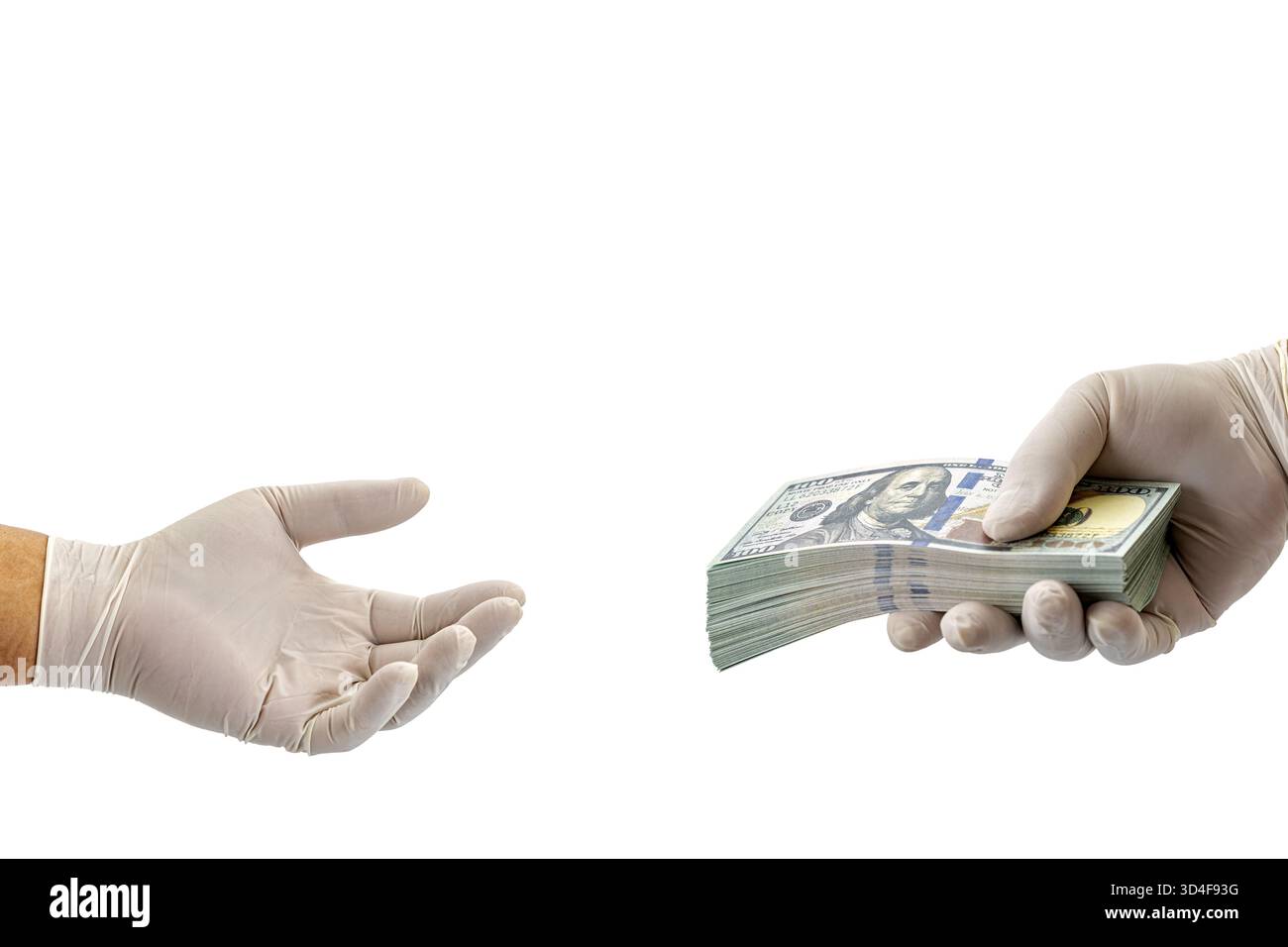 Due mani con guanti in gomma scambiano banconote in dollari USA, simboleggiando le transazioni finanziarie attente. Questa immagine rappresenta sicurezza, igiene o forse illegale Foto Stock