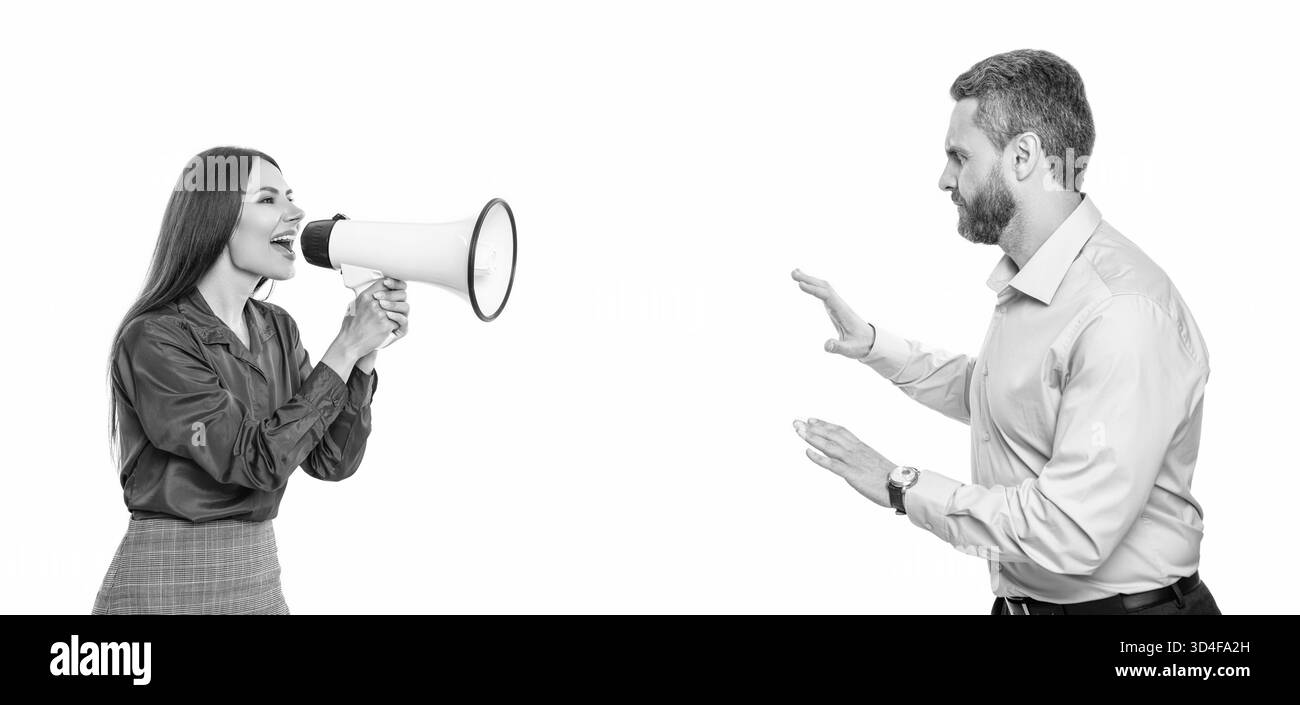 il business boss è in conflitto con il partner per quanto riguarda la promozione. risoluzione dei conflitti. concetto di rivalità. conflitto di affari. donna d'affari che urla sul dipendente Foto Stock