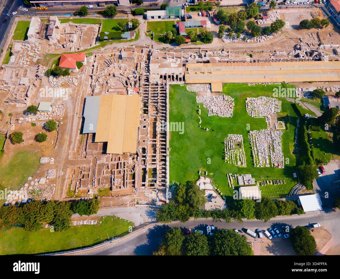 Vista panoramica aerea dell'Agorà di Smirne. L'Agorà di Smirne è un'antica agorà romana situata nella città di Smirne in Turchia. Foto Stock