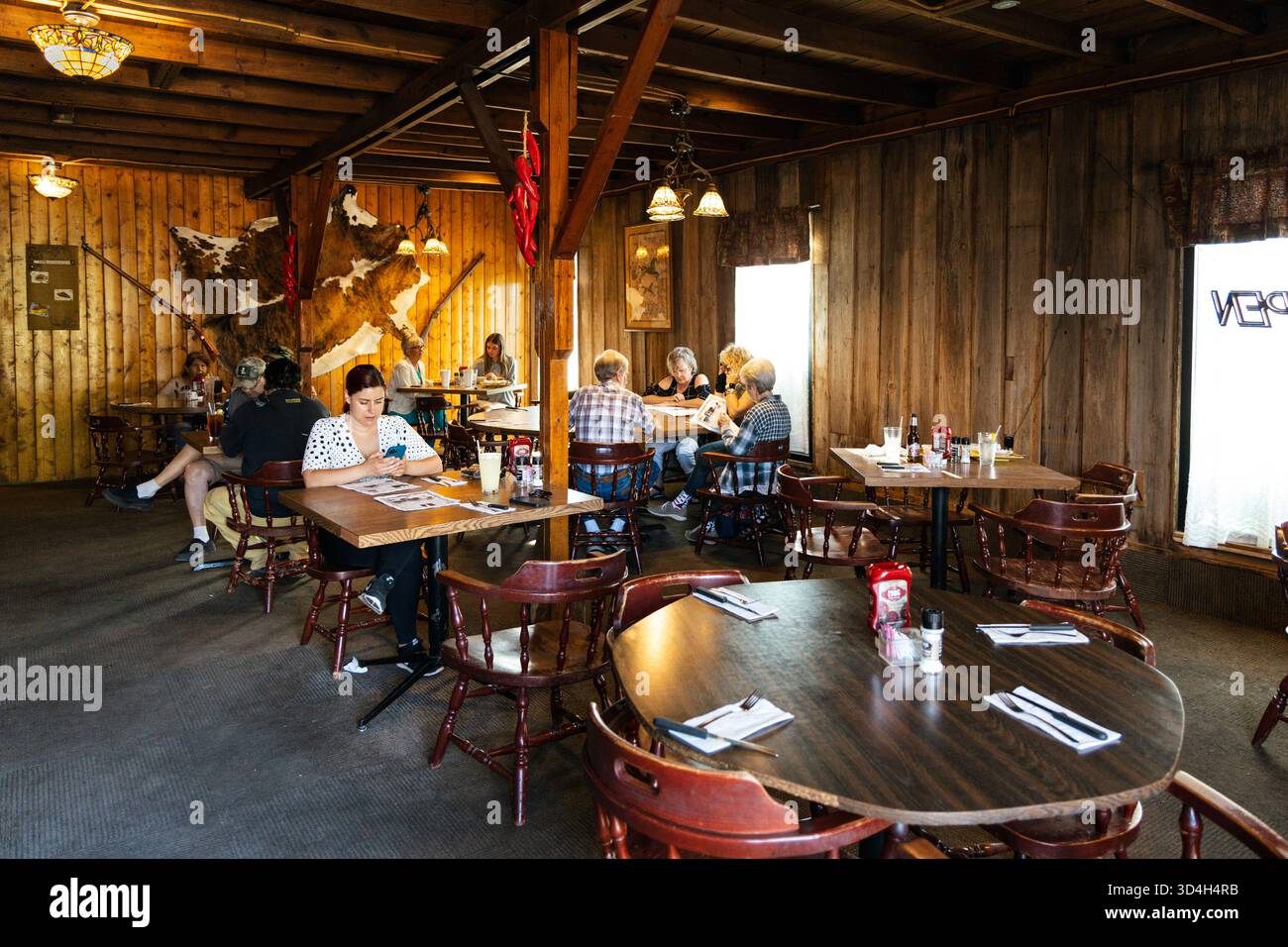 Interno dell'Hitchin Post Steak House, Ozona, Texas, Stati Uniti Foto Stock