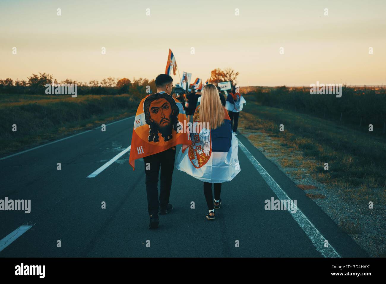 Valjevo, Serbia - 28 ottobre 2025: Scene della passeggiata studentesca da Cacak a Novi Sad. Protesta contro le autorità per la responsabilità dell' Foto Stock