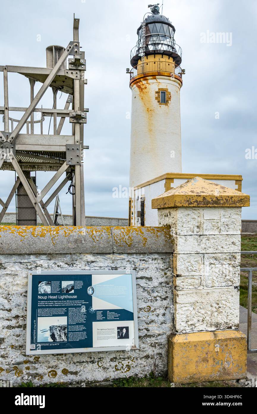 Faro di Noup Head, Westray Island, Isole Orcadi, Scozia, Regno Unito Foto Stock