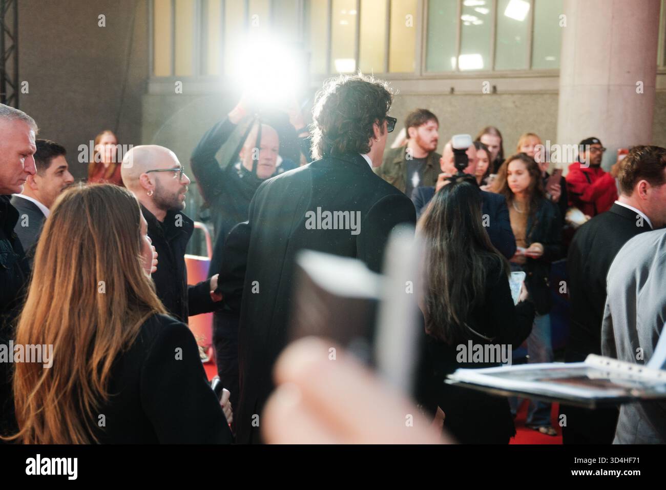 Jacob Elordi passa i fotografi al BFI London Film Festival 2025 per la prima proiezione di gala di 'Frankenstein' Foto Stock