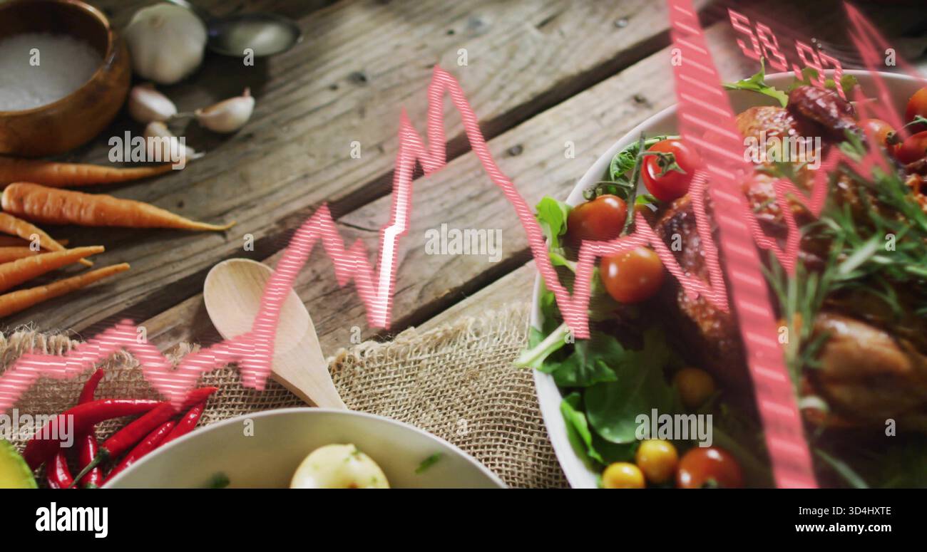 Esposizione di una ciotola bianca con pollo arrosto al tavolo della fattoria, con rivestimento rosa neon Foto Stock