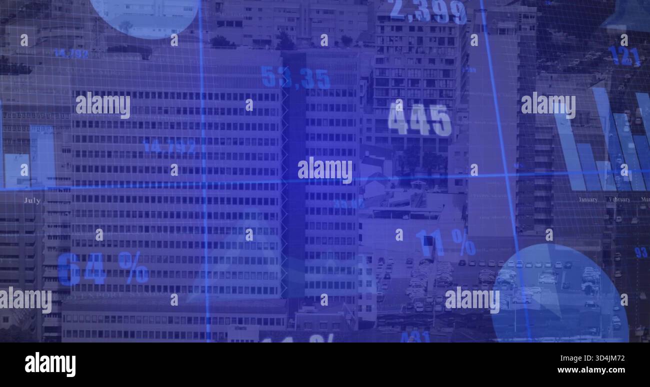 Mostra alte facciate di uffici sovrapposte al centro città, con sovrapposizioni numeriche, istogrammi, grafici Foto Stock