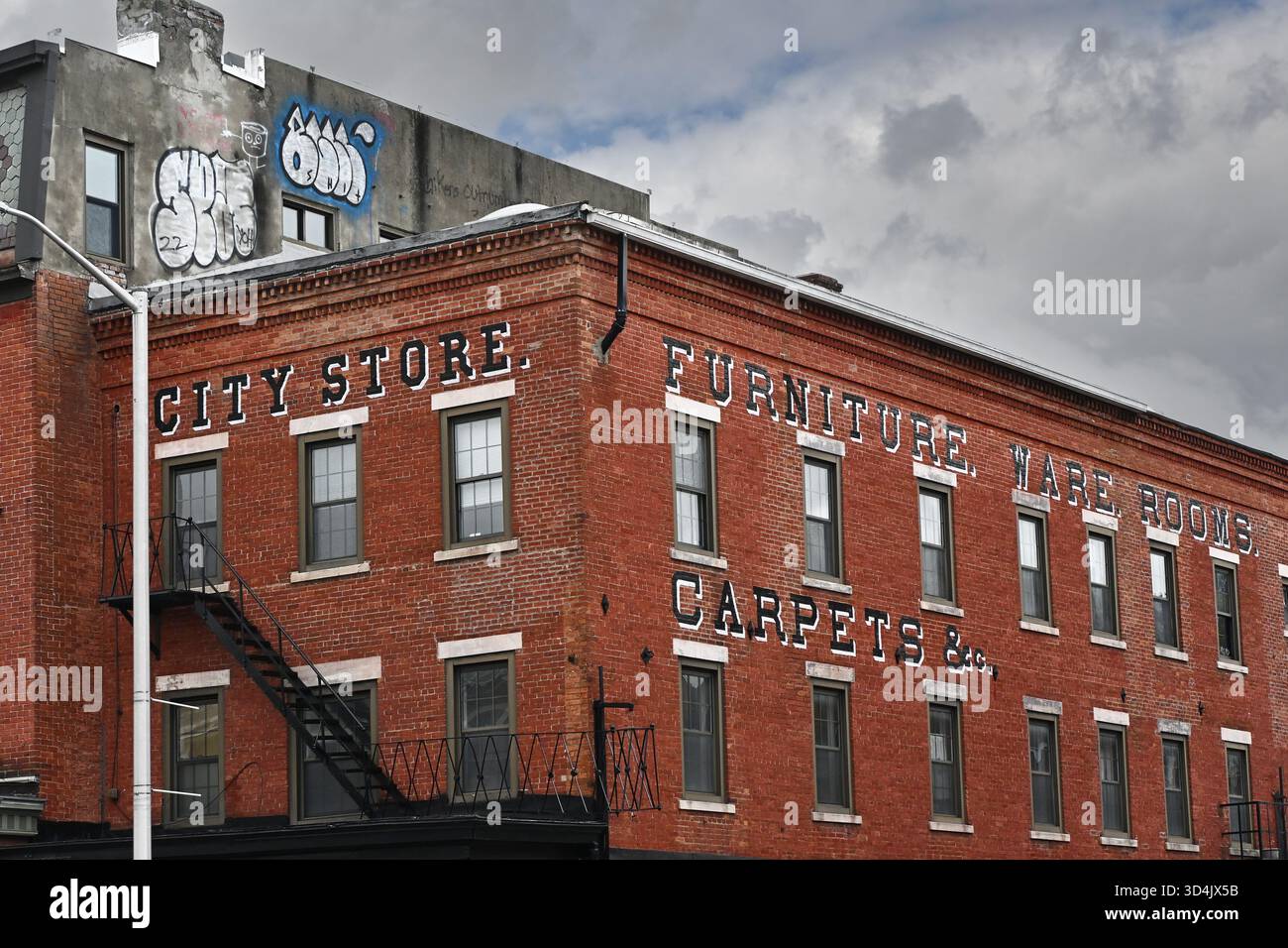 GREAT BARRINGTON, MASSACHUSETTS - 31 ottobre 2025: City Store su Railroad Street e Main Street si trova nel cuore del quartiere culturale. Foto Stock