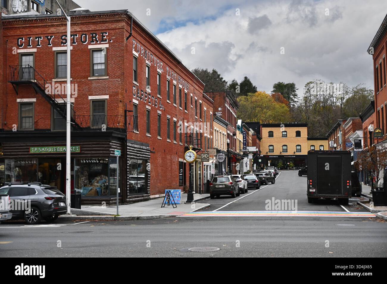 GREAT BARRINGTON, MASSACHUSETTS - 31 ottobre 2025: City Store su Railroad Street e Main Street si trova nel cuore del quartiere culturale. Foto Stock