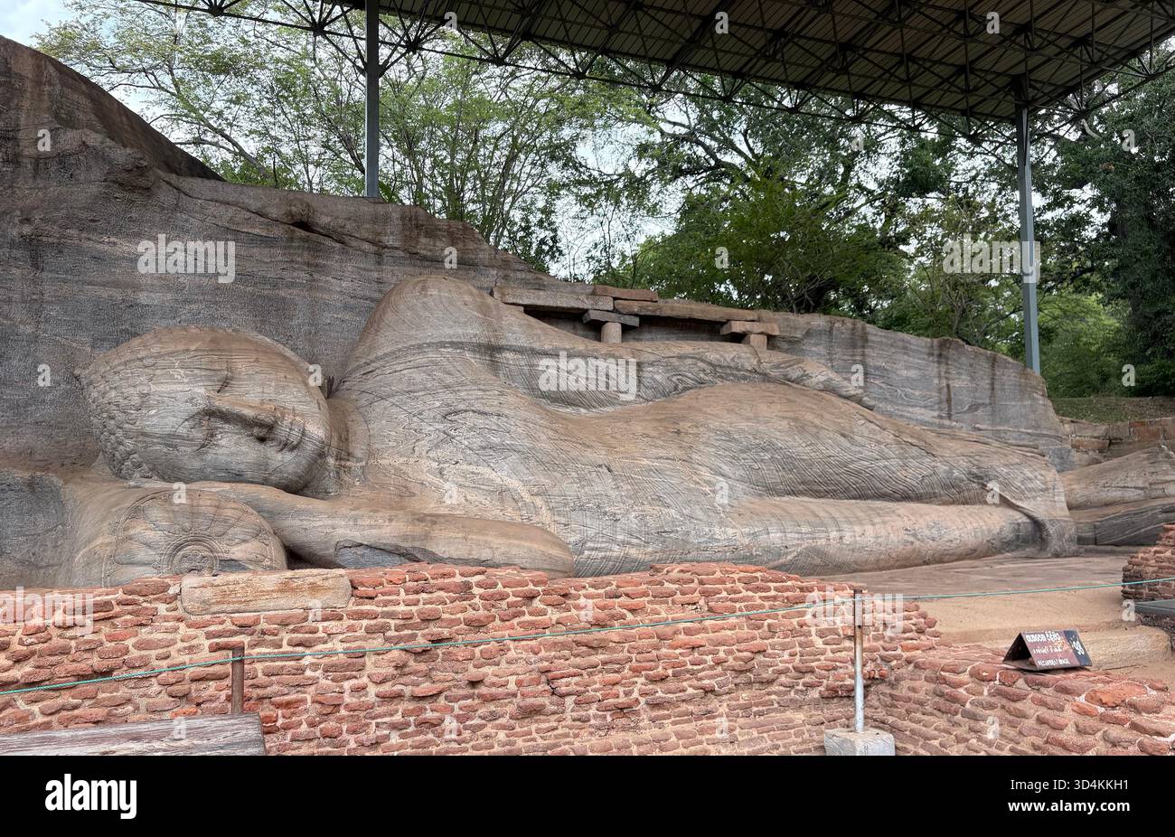 Polonnaruwa Ancient City, Sri Lanka - 11-10-25. Il Gal Vihara è un tempio di roccia del Buddha che è scolpito su una singola parete rocciosa. Foto Stock