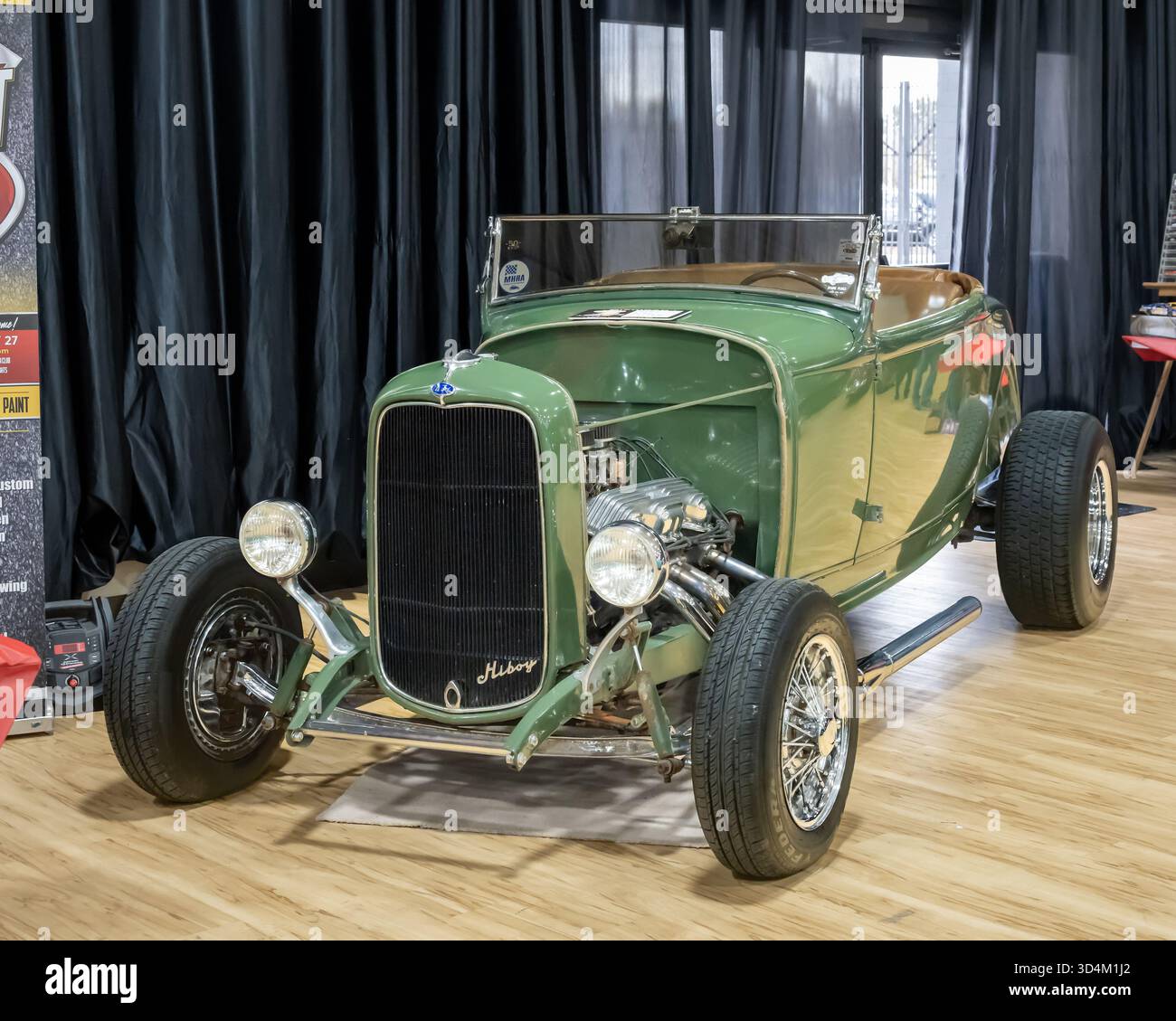 WATERFORD, mi/USA - 8 NOVEMBRE 2025: Una Ford Hiboy (High Boy) roadster del 1931, allo spettacolo Shiny Rust Hot Rod Spectacular. Foto Stock