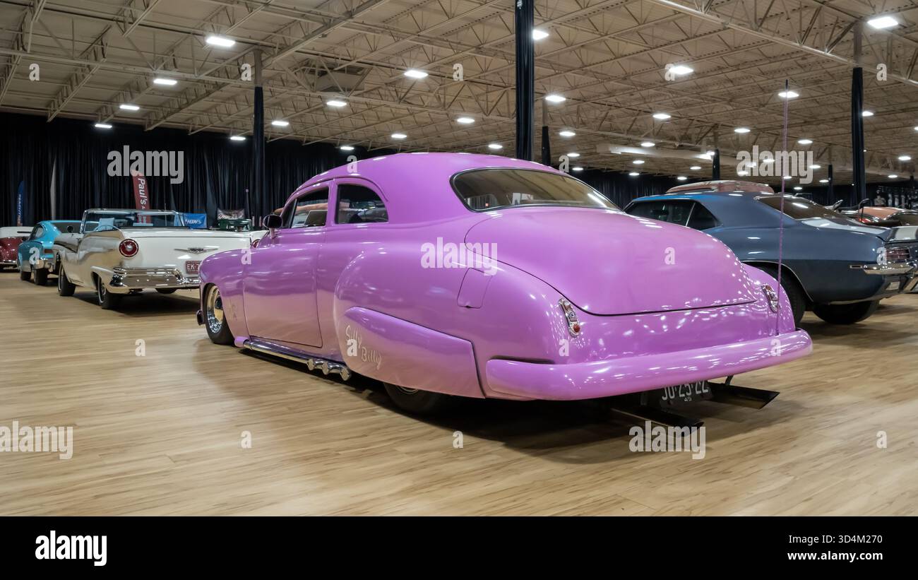WATERFORD, mi/USA - 8 NOVEMBRE 2025: Un'auto Chevrolet bel Air del 1949, allo spettacolo Shiny Rust Hot Rod Spectacular. Foto Stock