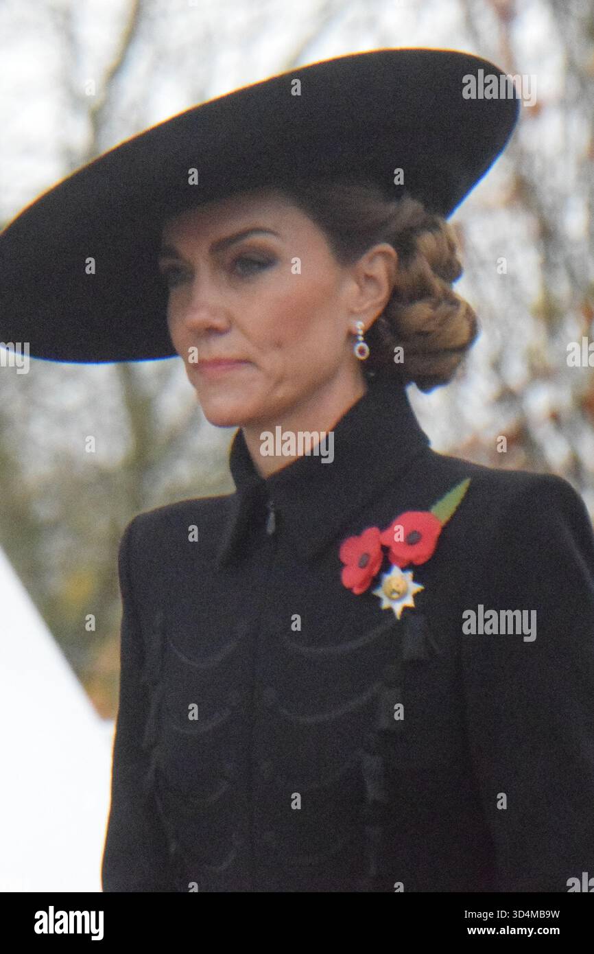 ALREWAS, STAFFORDSHIRE, martedì 11 novembre 2025. Sua altezza reale la Principessa del Galles arriva al National Memorial Arboreutm per la commemorazione nazionale del giorno dell'armistizio. Foto Stock