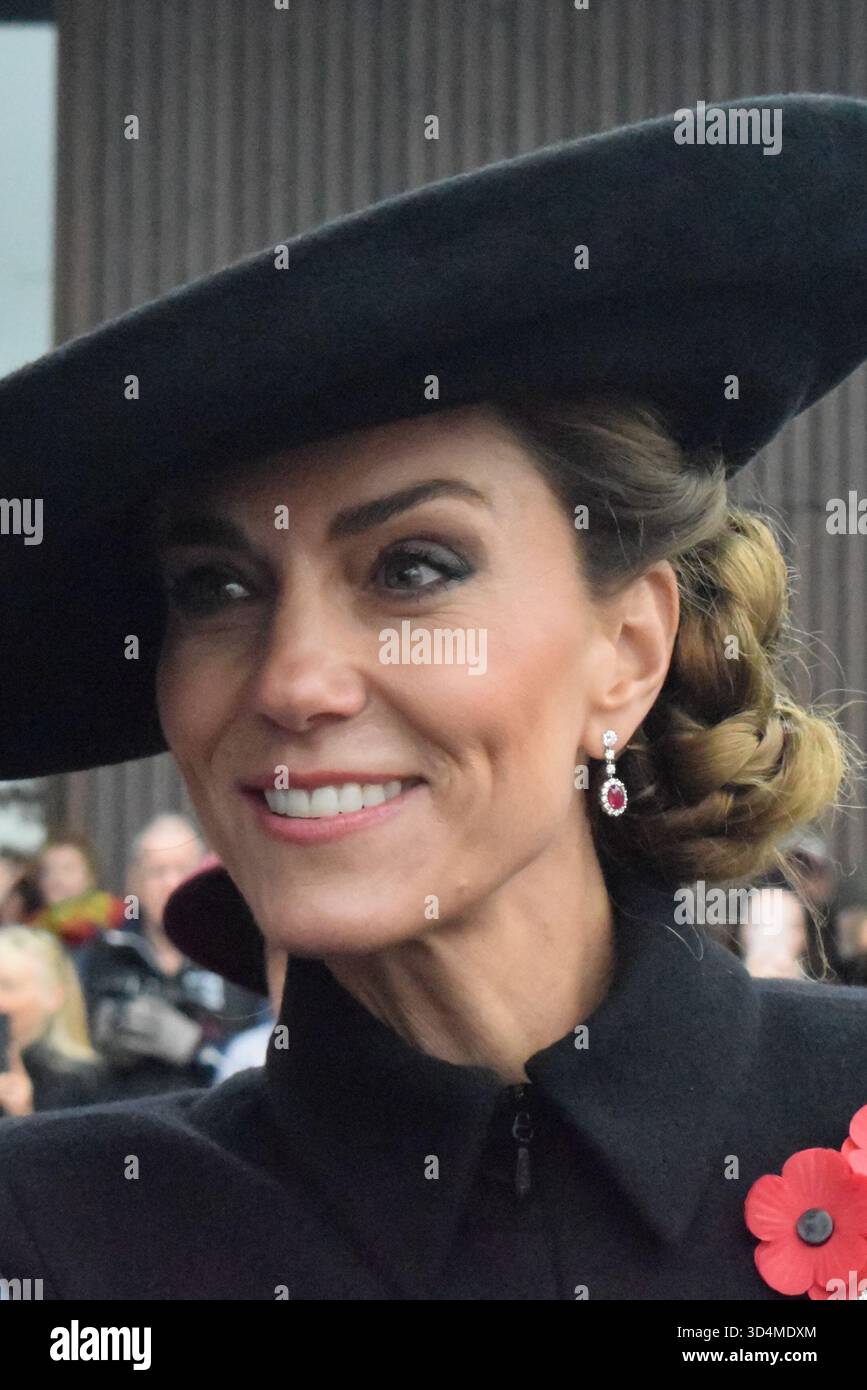 ALREWAS, STAFFORDSHIRE, martedì 11 novembre 2025. Sua altezza reale la Principessa del Galles arriva al National Memorial Arboreutm per la commemorazione nazionale del giorno dell'armistizio. Foto Stock