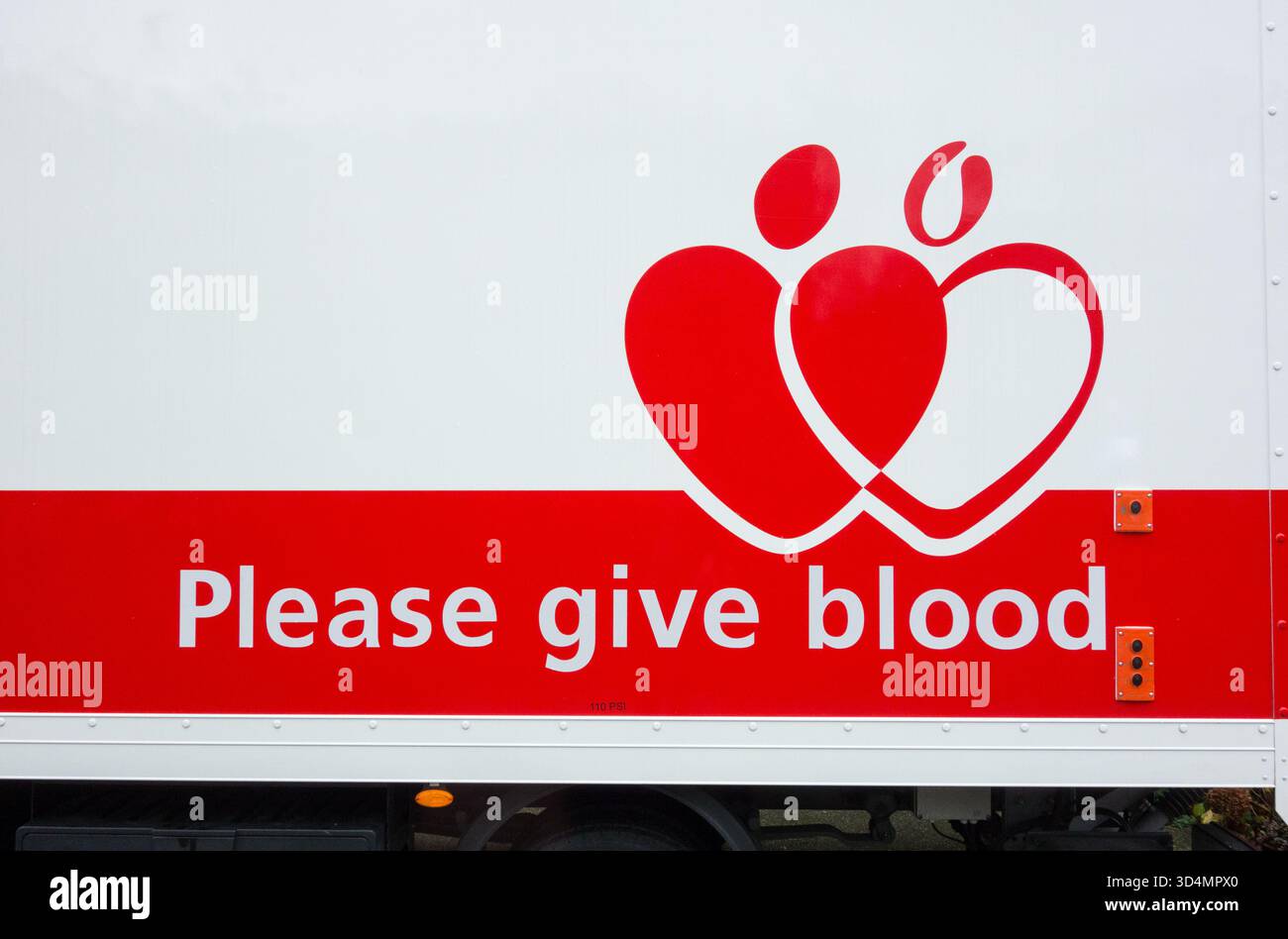 Primo piano di NHS si prega di dare il logo Blood Beating Hearts Foto Stock