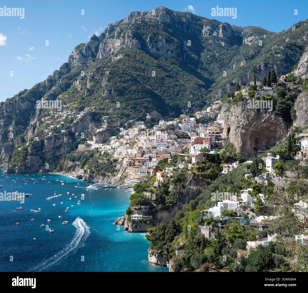 Positano - Costiera Amalfitana - la città con la costa e le montagne. Foto Stock