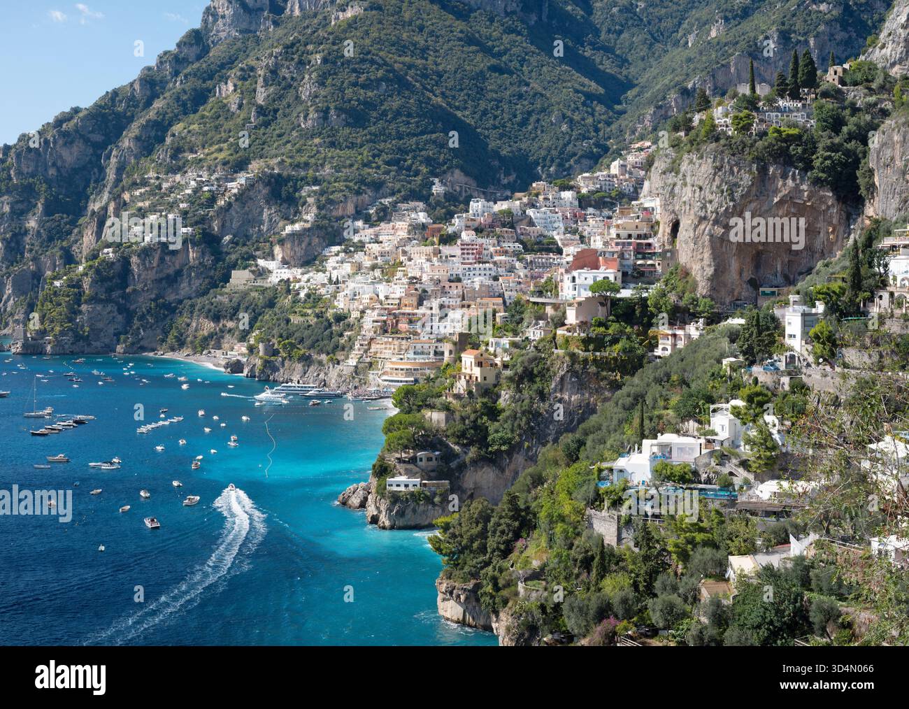 Positano - Costiera Amalfitana - la città con la costa e le montagne. Foto Stock