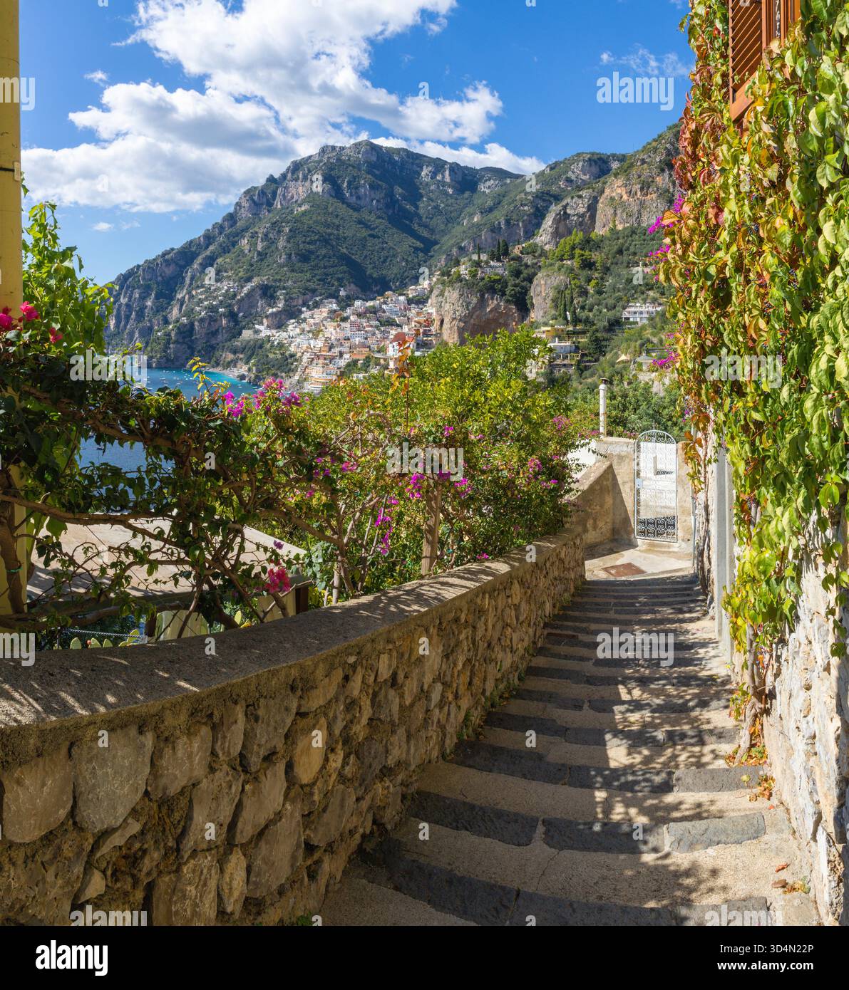 Positano - la discesa dal Sentiero degli dei - l'escursione costiera amalfitana - Sentiero degli dei Foto Stock