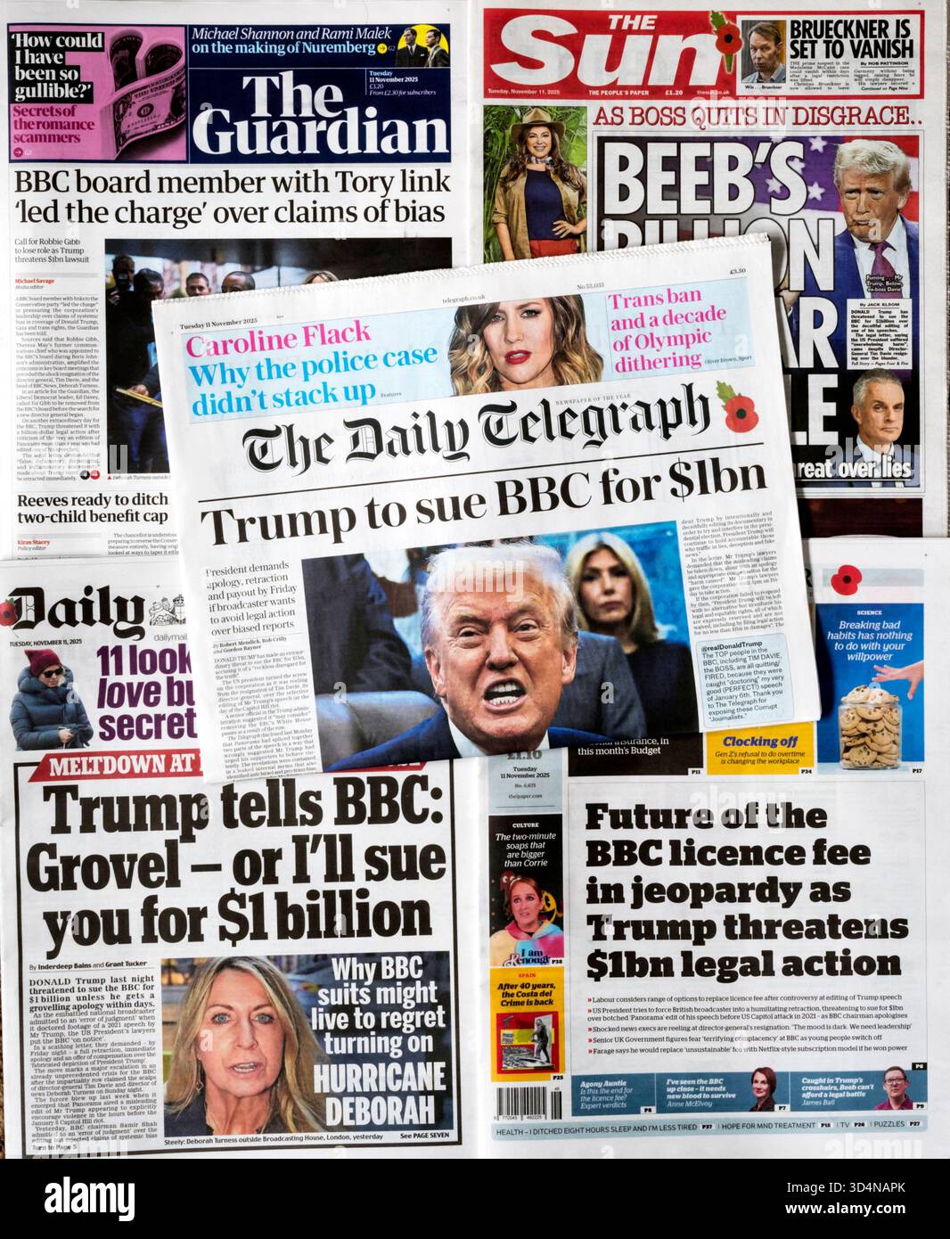 11 novembre 2025. Una selezione di giornali britannici reagisce alle dimissioni della BBC di Tim DAVIE e Deborah Turness e alla minaccia di Trump di fare causa. Foto Stock