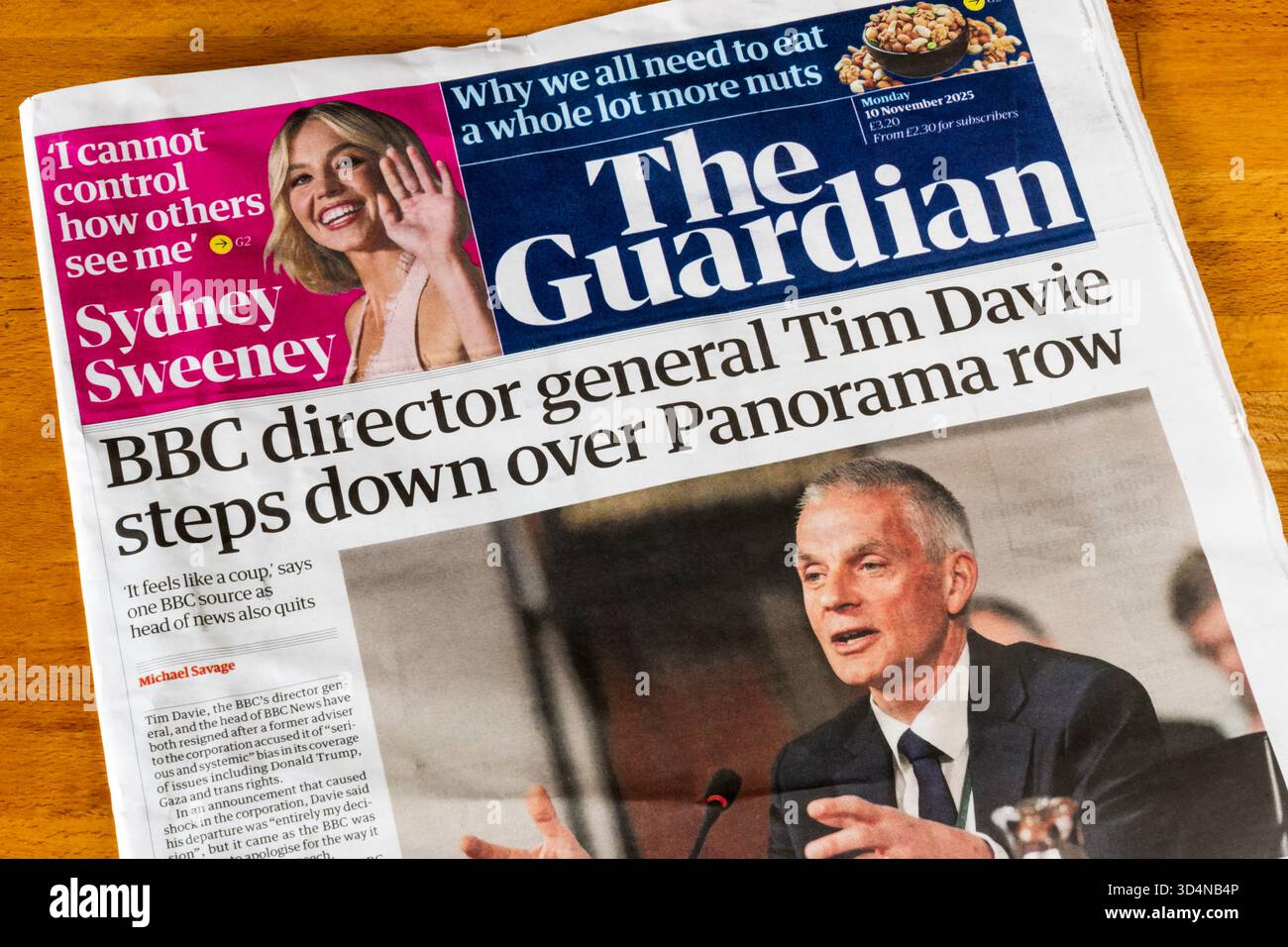 Il titolo della prima pagina del Guardian legge il direttore generale della BBC Tim DAVIE scende sulla fila Panorama. Foto Stock