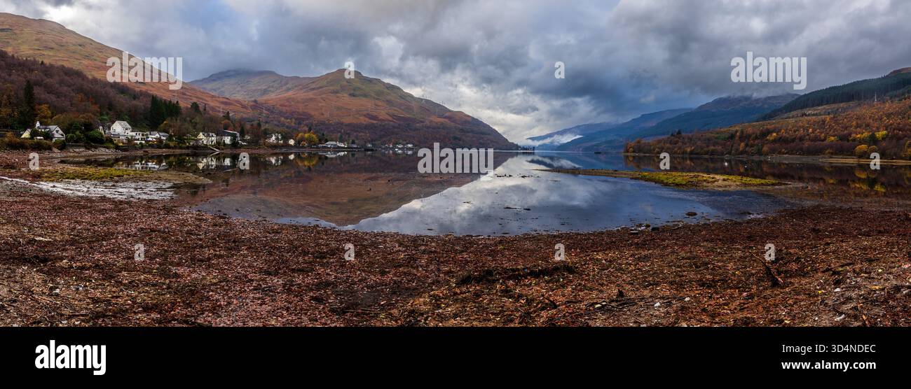 Arrochar, guardando a sud-ovest dalla testa di Loch Long Foto Stock