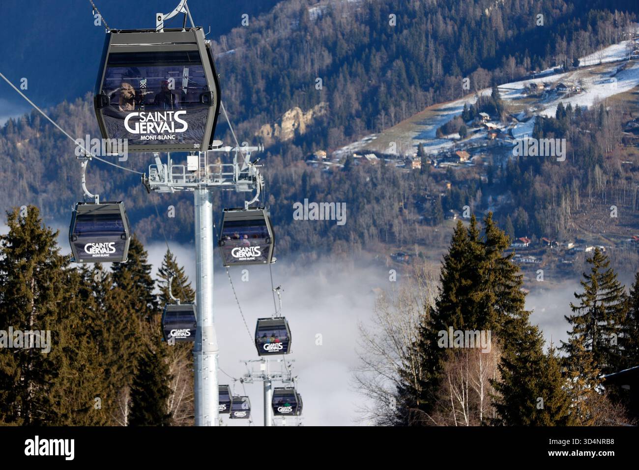 La nuova funivia Alpin collega Saint Gervais a le Bettex. Sport invernali. Saint Gervais. Francia. Foto Stock