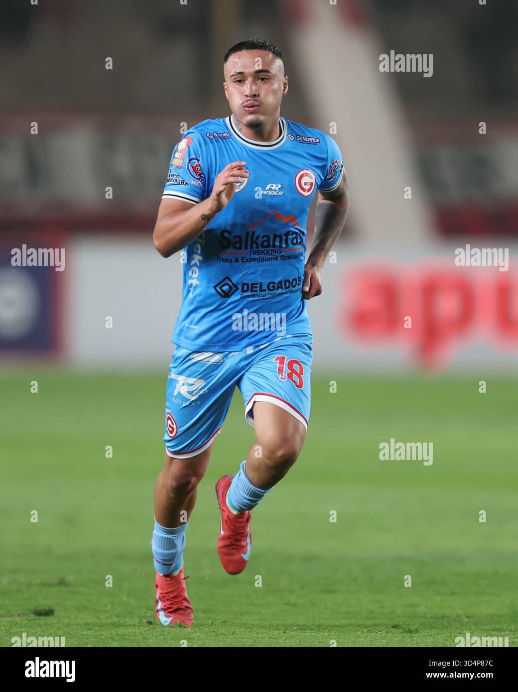 Lima, Perù. 8 novembre 2025. Orlando Nunez del Deportivo Garcilaso durante la Liga 1 te Apuesto, partita, tra Universitario de Deportes e Garcilaso giocata al Monumental U Stadium l'8 novembre 2025 a Lima, in Perù. (Foto di Miguel Marruffo/PRESSINPHOTO) credito: PRESSINPHOTO SPORTS AGENCY/Alamy Live News Foto Stock