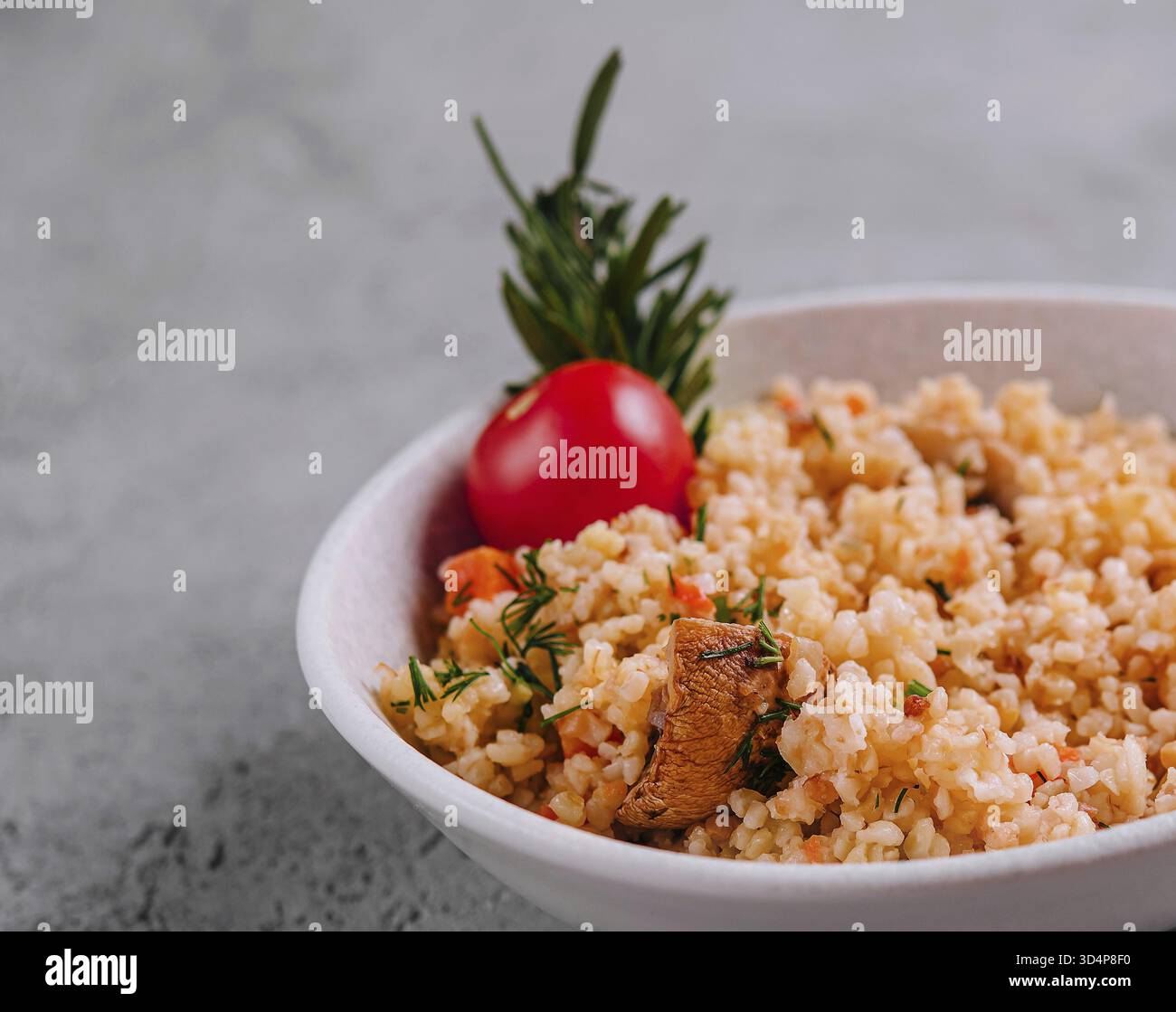 Cibo, bulgur con carne e verdure Foto Stock