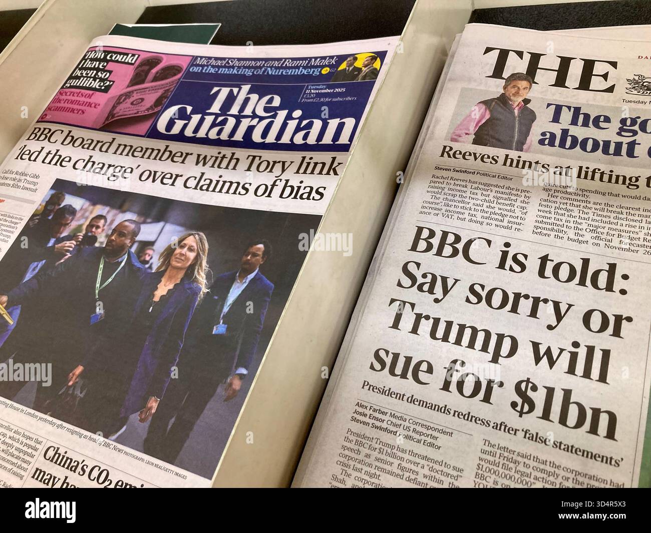 Trump minaccia di citare in giudizio la BBC per scuse o un miliardo di dollari per il discorso di Trump è stato bocciato, che ha dominato la prima pagina dei giornali britannici Foto Stock