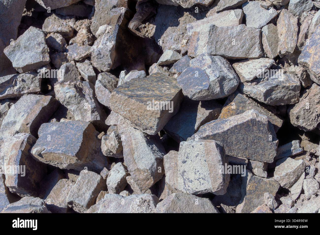 Le pietre angolari si bloccano sotto pressione creando uno strato stabile che supporta il peso e resiste all'usura ambientale nel corso degli anni Foto Stock