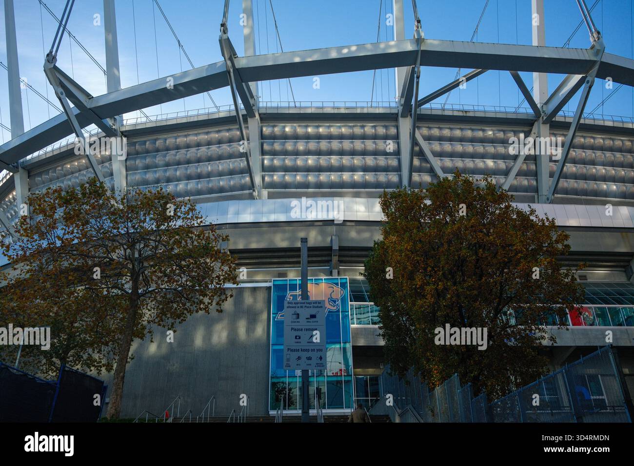 BC Place Stadium con il logo dei BC Lions proprio davanti, Vancouver, BC. Foto Stock