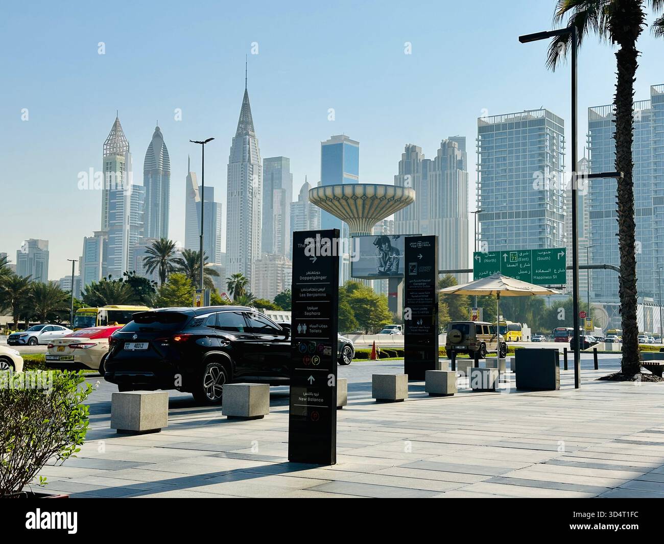 Vista del centro di Dubai dal City Walk - Immagine stock catturata con smartphone