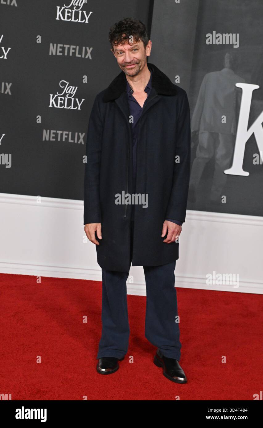 Hollywood, Stati Uniti. 11 novembre 2025. James Frain arriva alla prima di Los Angeles di "Jay Kelly" all'Egyptian Theatre l'11 novembre 2025 a Hollywood, CA. LISA OConnor/ Credit: AFF/Alamy Live News Foto Stock