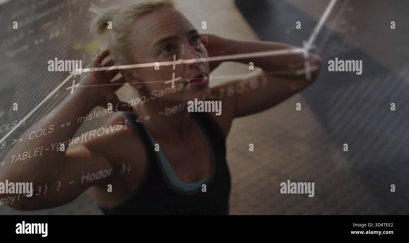 Donna che esercita le mani dietro la testa su un pavimento in gomma testurizzata canotta nera per reggiseno sportivo sovrapposizione dati Foto Stock