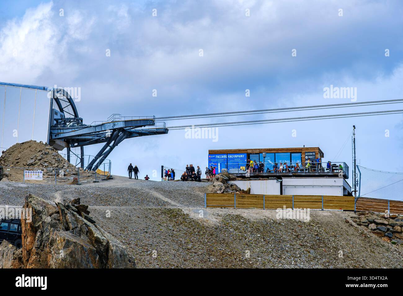 Stazione a monte Gaislachkogelbahn e Checkpoint Freeride sul Gaislachkogel nelle Alpi Oetztal a Soelden, Oetztal, Tirolo, Austria. Foto Stock