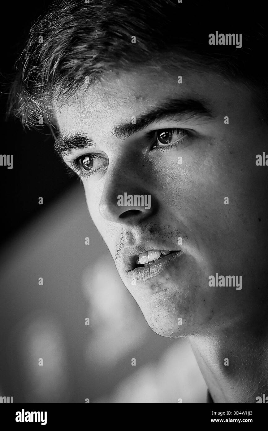 Tubize, Belgio. 12 novembre 2025. Charles De Ketelaere, il belga, nella foto durante un momento stampa dei Red Devils, la nazionale belga di calcio, al Proximus Basecamp di Tubize, mercoledì 12 novembre 2025. La squadra si sta preparando per le partite contro Kazachtstan (15/11) e Liechtenstein (18/11). BELGA PHOTO BRUNO FAHY credito: Belga News Agency/Alamy Live News Foto Stock