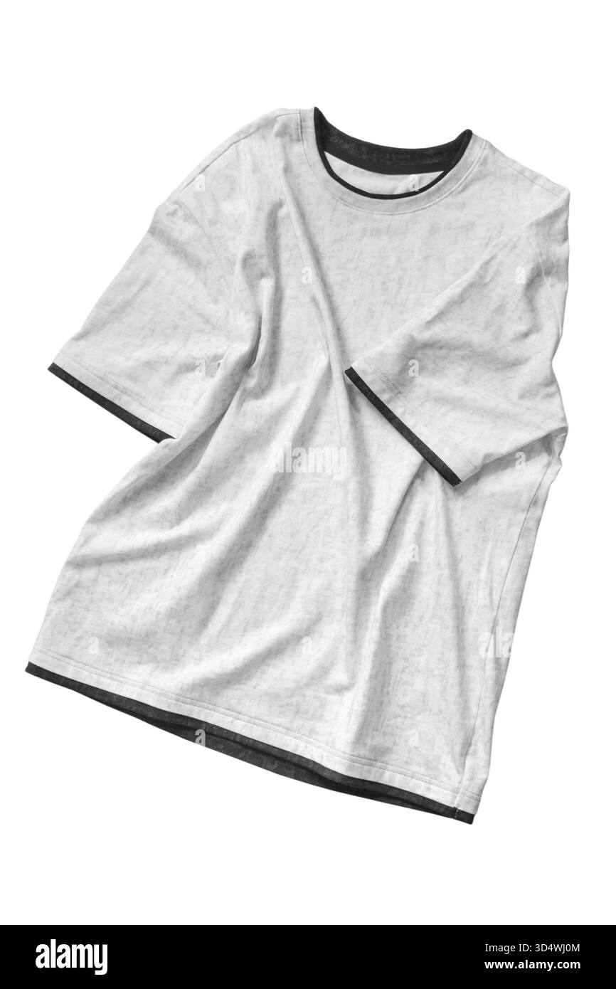 T-shirt sportiva in cotone oversize bianca e nera isolata sul bianco Foto Stock