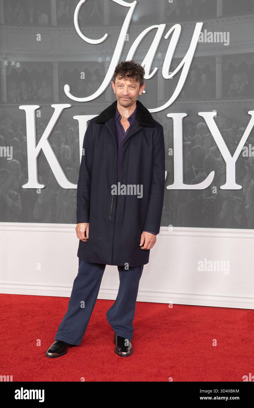 Los Angeles, CA, USA, 11 novembre 2025 James Frain partecipa alla prima Netflix di 'Jay Kelly' all'Egyptian Theatre Hollywood di Los Angeles, California, l'11 novembre 2025. Crediti: Carla Van Wagoner/Alamy Live News Foto Stock