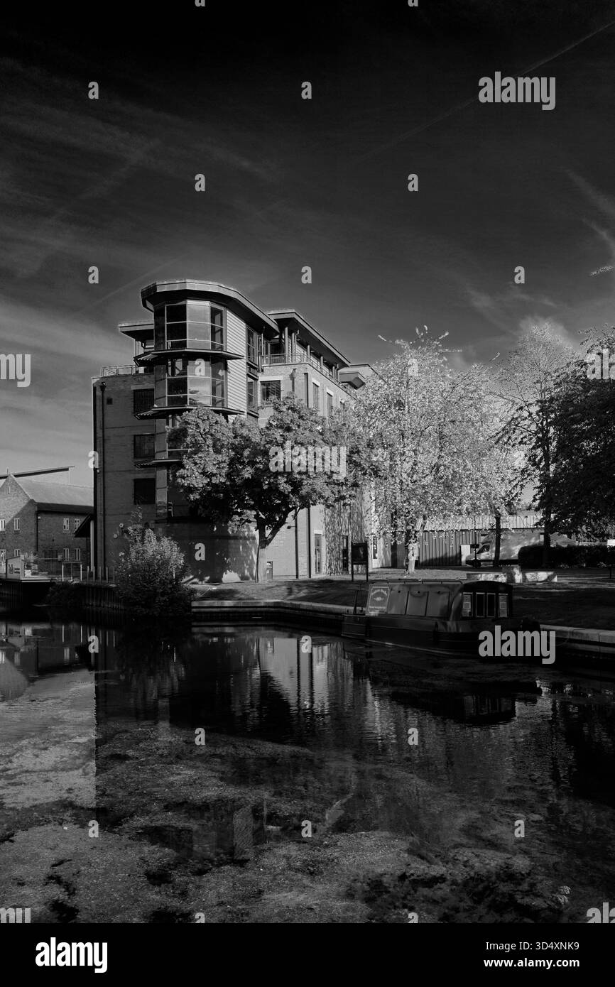 Il fiume Slea e l'Hub National Centre for Craft and Design, Sleaford Market Town, Lincolnshire, Inghilterra, Regno Unito Foto Stock