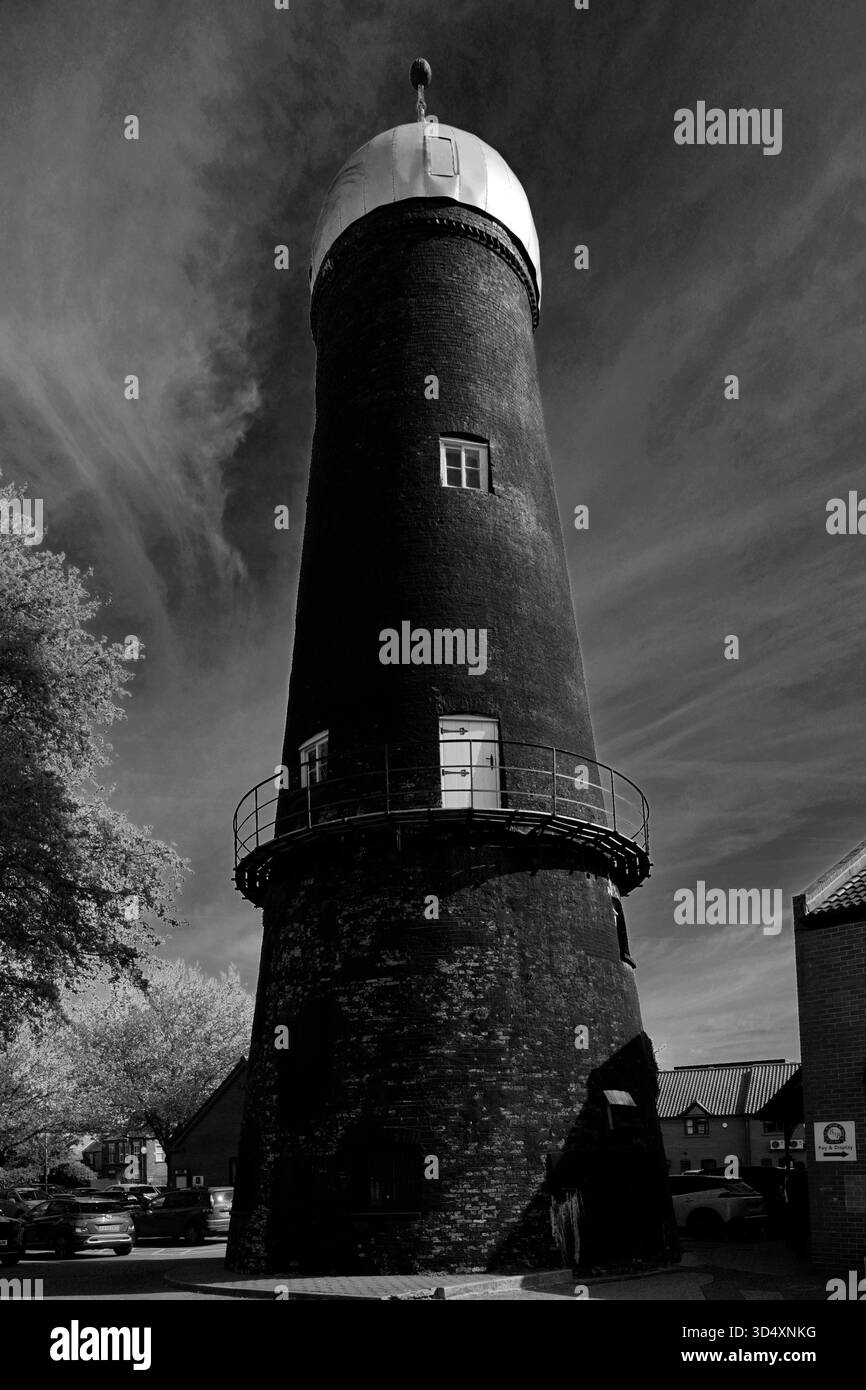 Veduta di Money's Mill, un mulino a vento disusato nella città di Sleaford, Lincolnshire, Inghilterra, Regno Unito Foto Stock